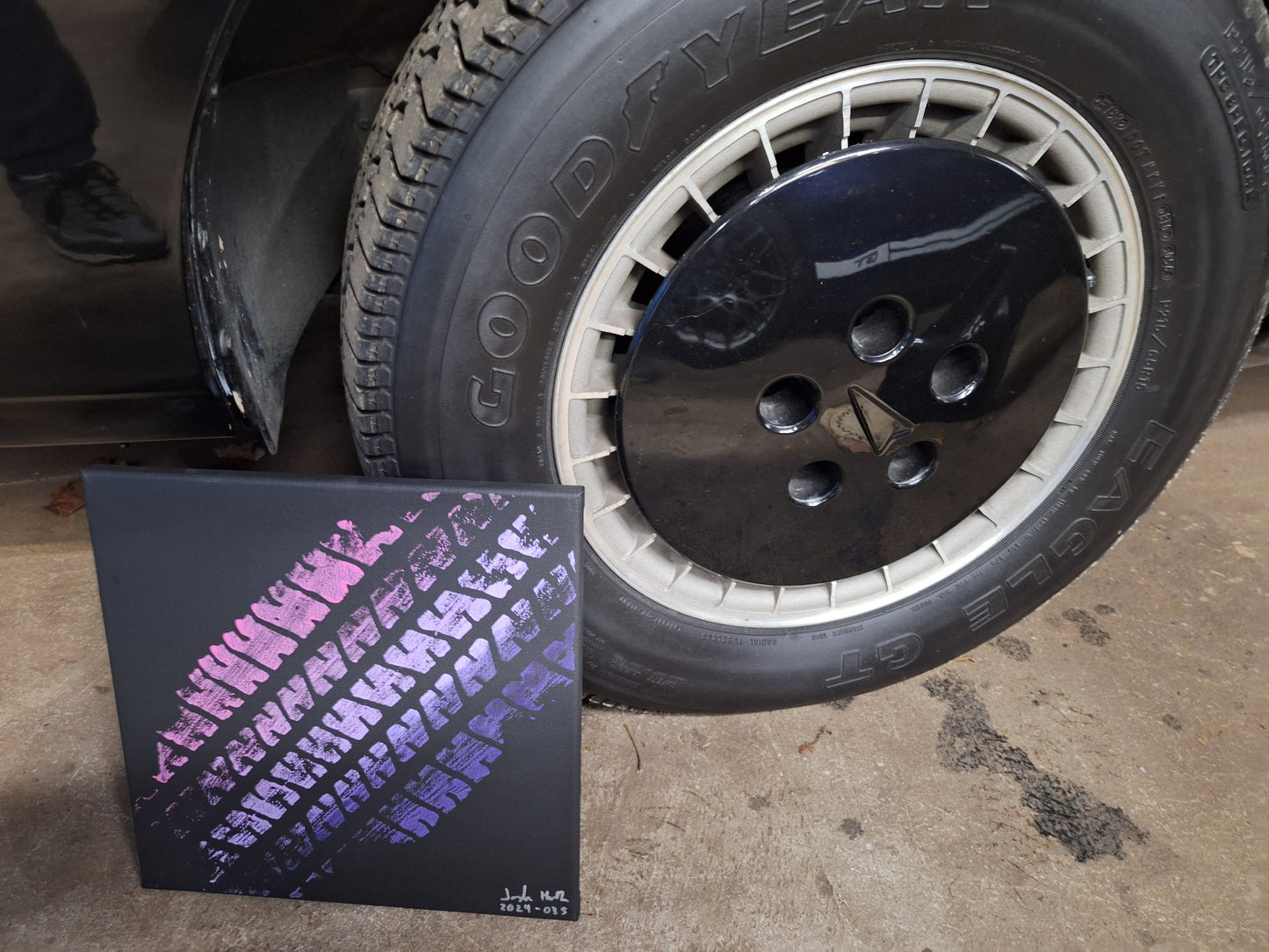 Peinture sur toile de bande de roulement de pneu KITT 12"x12" (plusieurs choix disponibles)